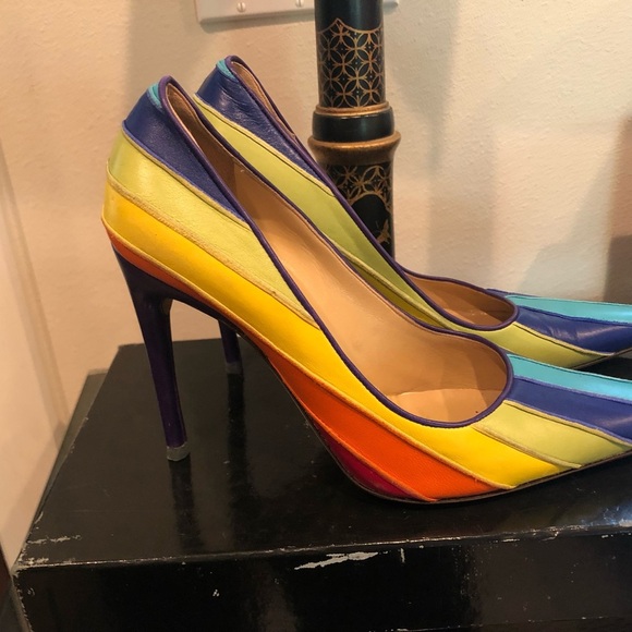 Dolce and Gabbana High Heels 4 in size 7 1/2 m Pre owned fantastic condition. - Picture 6 of 10